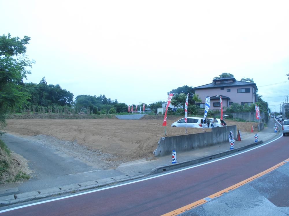 Local photos, including front road. Local Photos