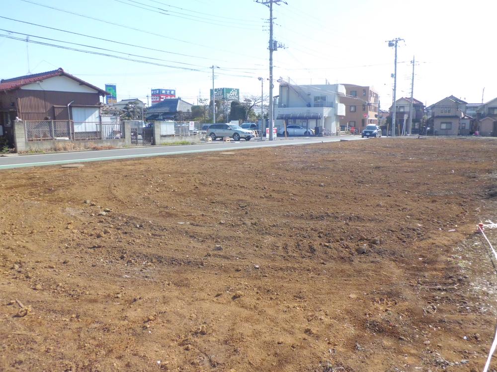 Local land photo. Nearby is a first-class low-rise exclusive residential area there are no tall buildings. 