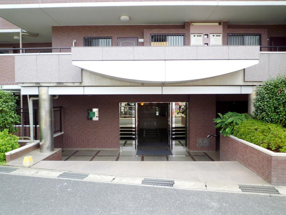 Entrance. Common areas