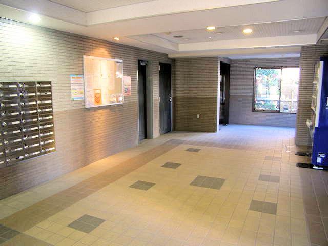 Entrance. Common areas