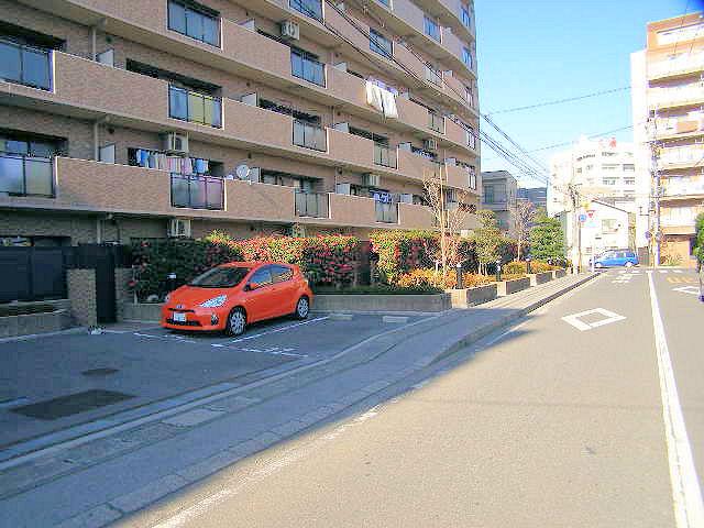 Local appearance photo. Frontal road The car as expected little street. (December 2013) Shooting