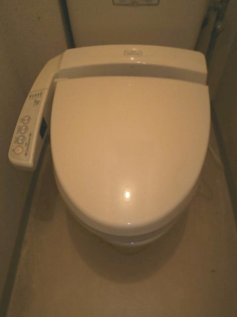 Toilet. Indoor (12 May 2013) Shooting