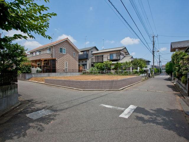 Local photos, including front road. Local (12 May 2013) Shooting Front road 4.5m (in two directions both)