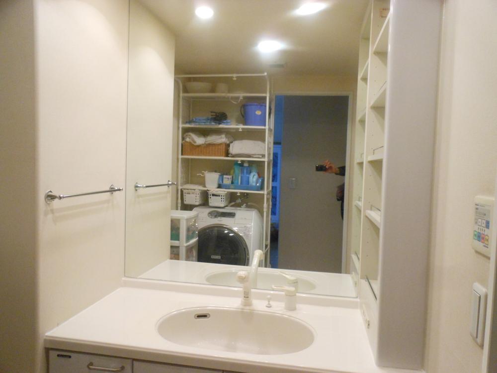 Wash basin, toilet