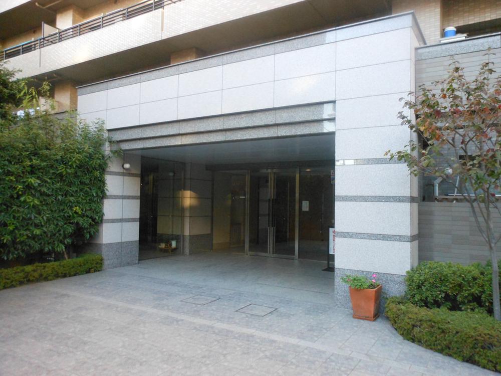 Entrance. Common areas
