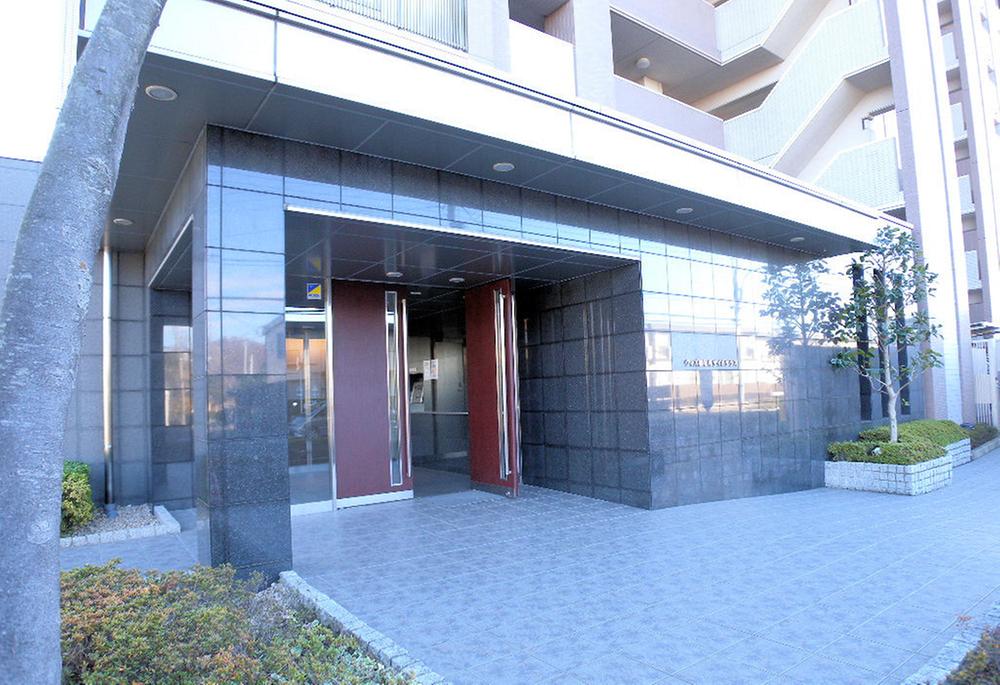Entrance. Common areas