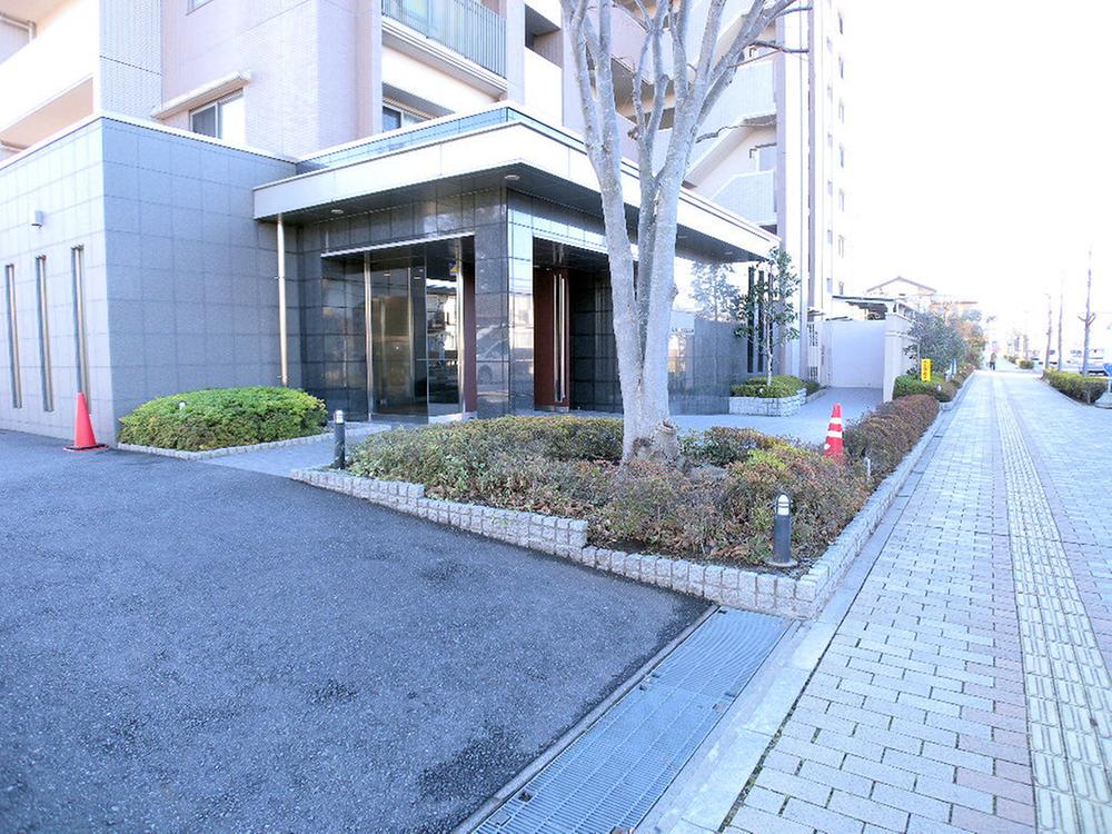 Entrance. Common areas