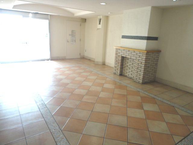 lobby. ◆ It is open-minded Entrance Hall.