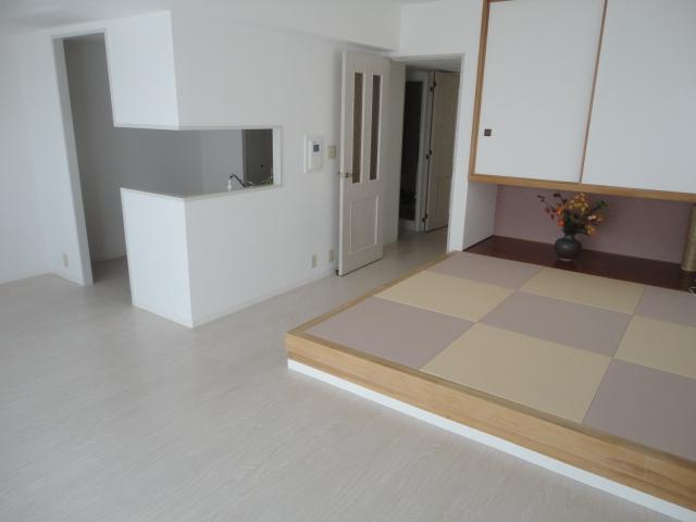 Living. ◆ There is a tatami corner of 4.5 Pledge stylish LDK!
