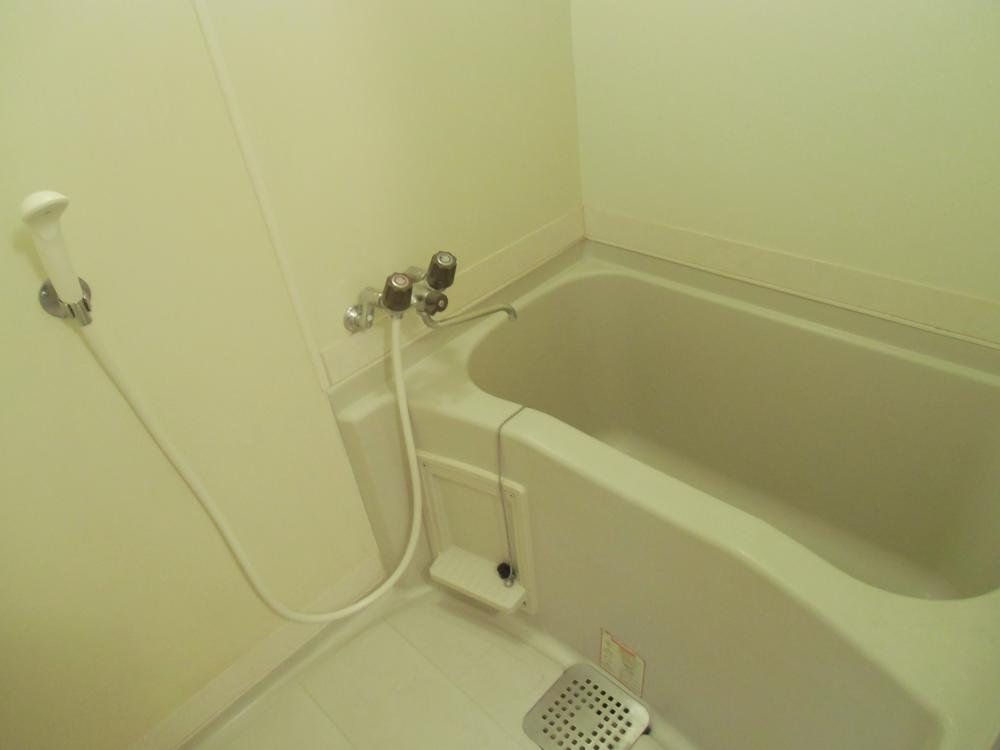 Bathroom. Indoor (09 May 2013) Shooting