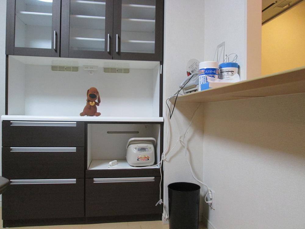 Living. With consumer electronics stocker