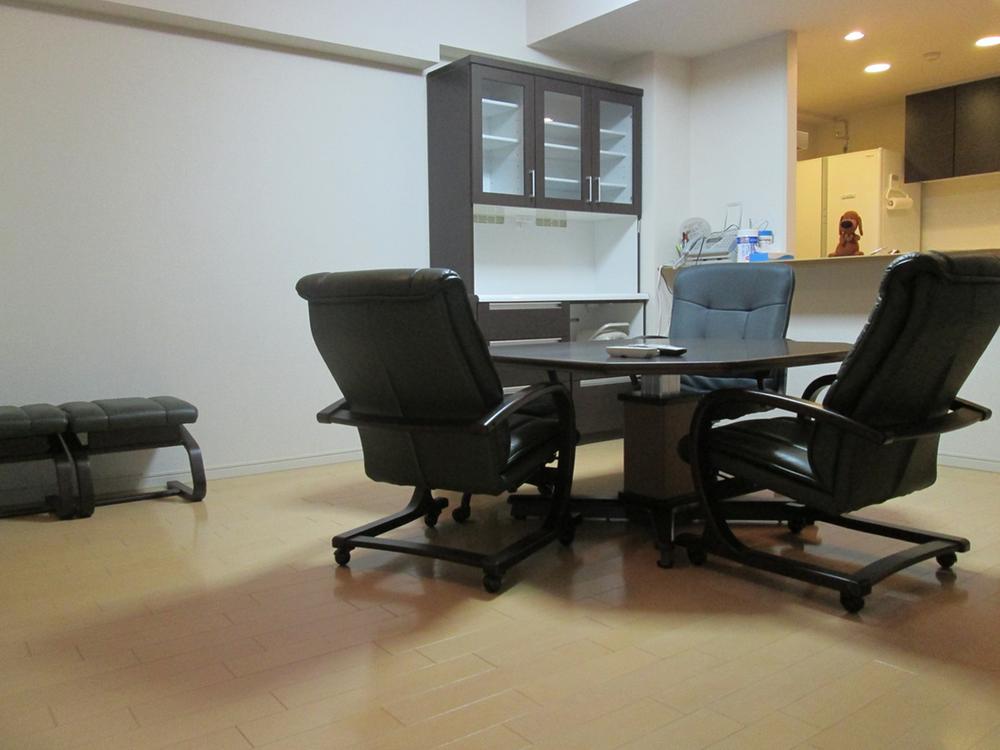 Living. This gorgeous with dining set