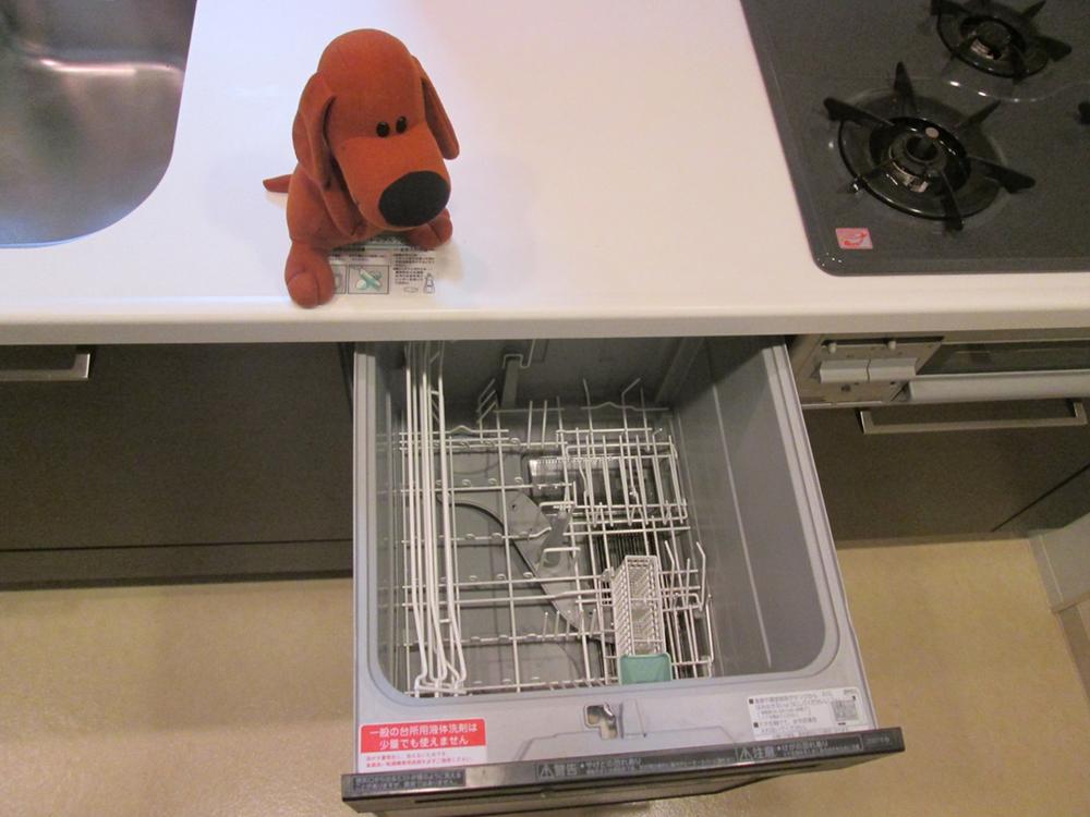 Kitchen. Convenient dishwasher