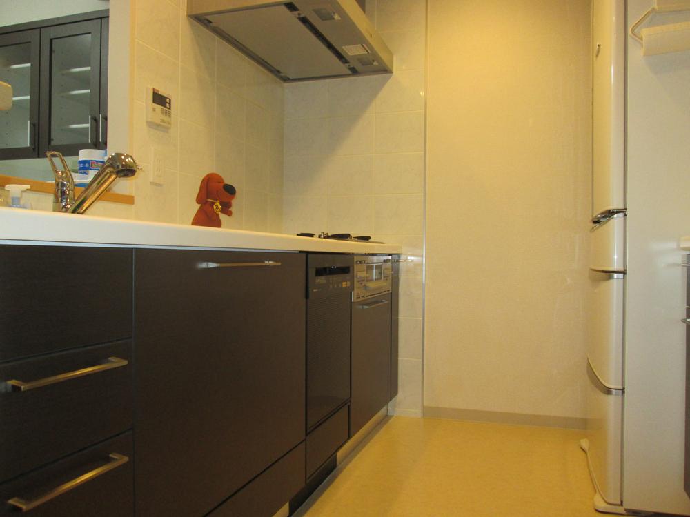 Kitchen. Convenient face-to-face kitchen