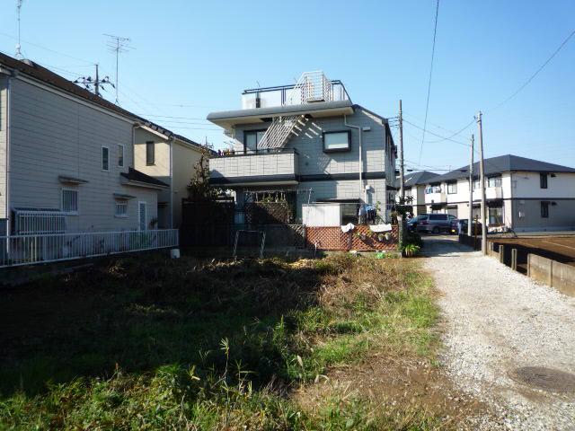 Local photos, including front road. Local (11 May 2013) Shooting