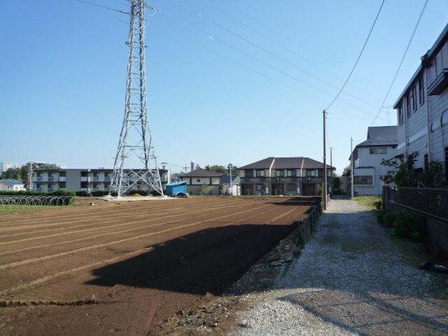 Local photos, including front road. Local (11 May 2013) Shooting
