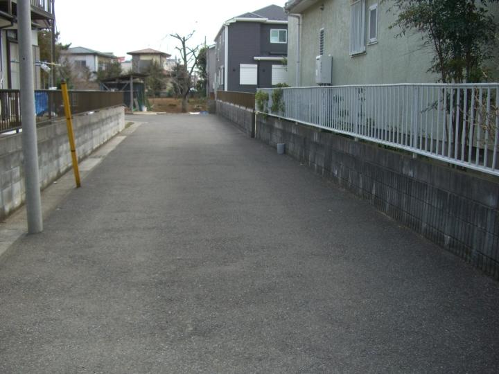 Local photos, including front road. Local (10 May 2013) Shooting