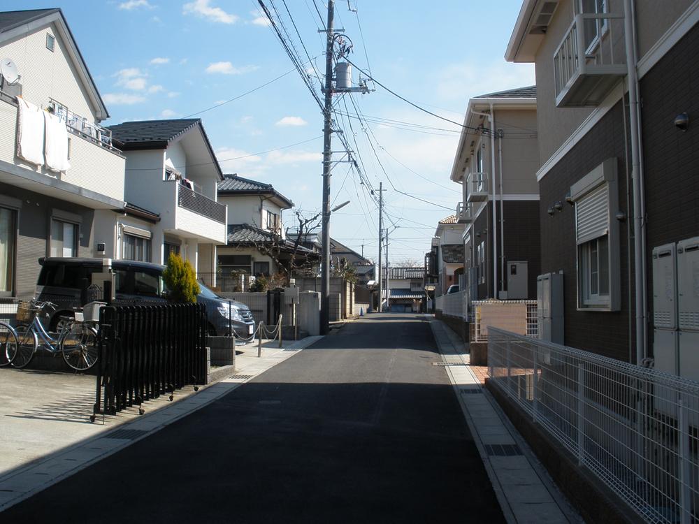 Local photos, including front road. Local (March 2011) shooting