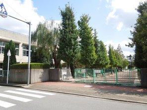 Junior high school. 985m Kashiwa City Takayanagi junior high school until the Kashiwa City Takayanagi junior high school