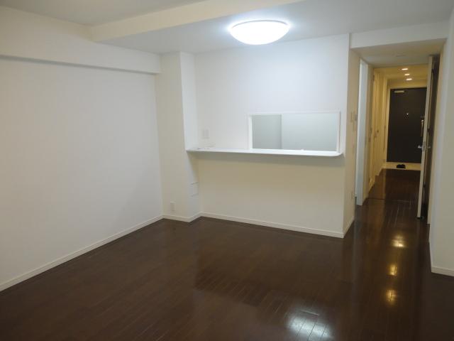 Living. ◆ 14.5 Pledge spacious living room