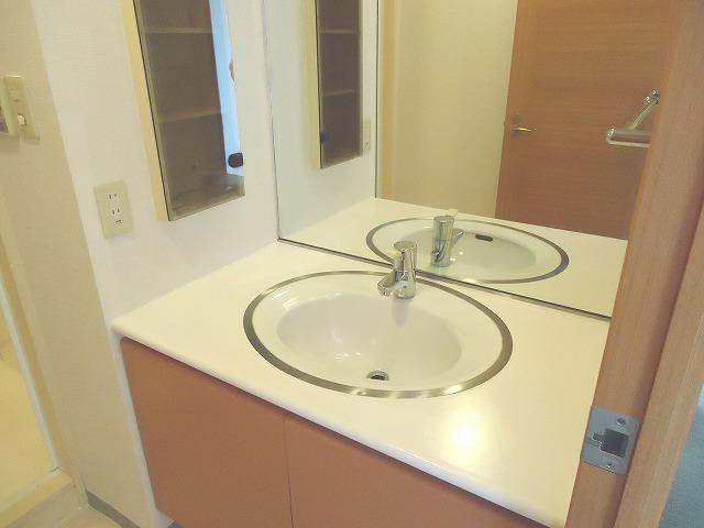 Wash basin, toilet