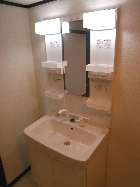 Wash basin, toilet. Indoor (September 2013) Shooting
