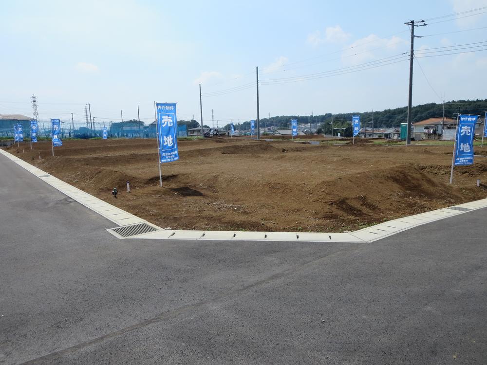 Local photos, including front road. Local (August 2013) Shooting