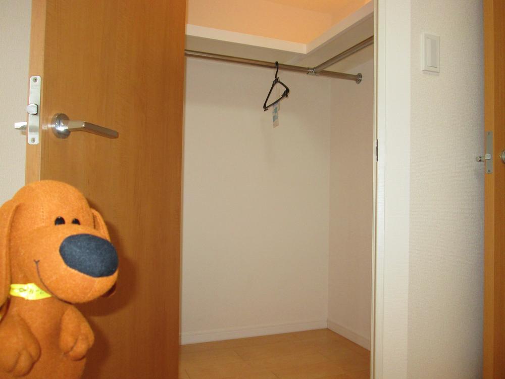 Receipt. Spacious walk-in closet