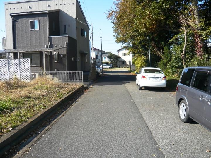 Local photos, including front road. Local (12 May 2013) Shooting