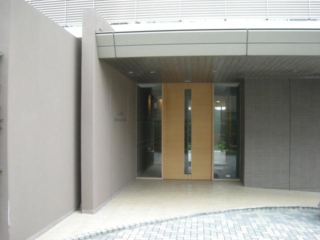 Entrance. Entrance to satisfy the visitor's.