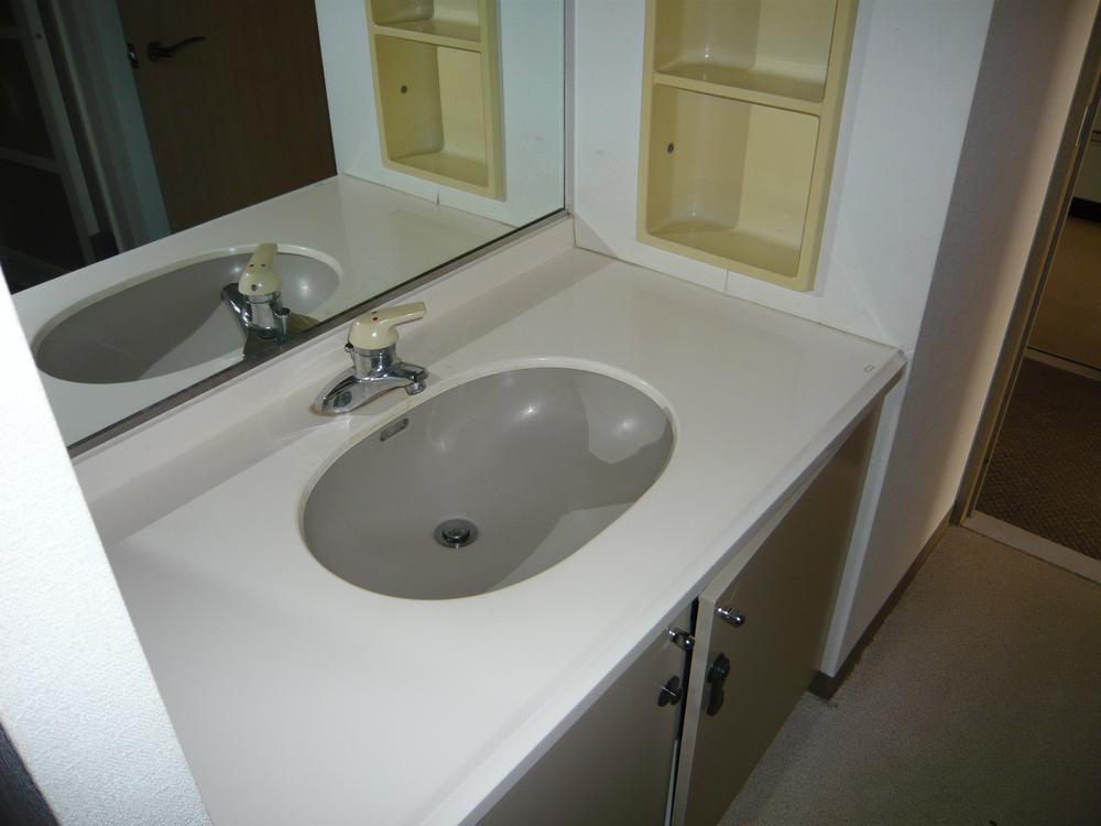 Wash basin, toilet. Indoor (September 2013) Shooting