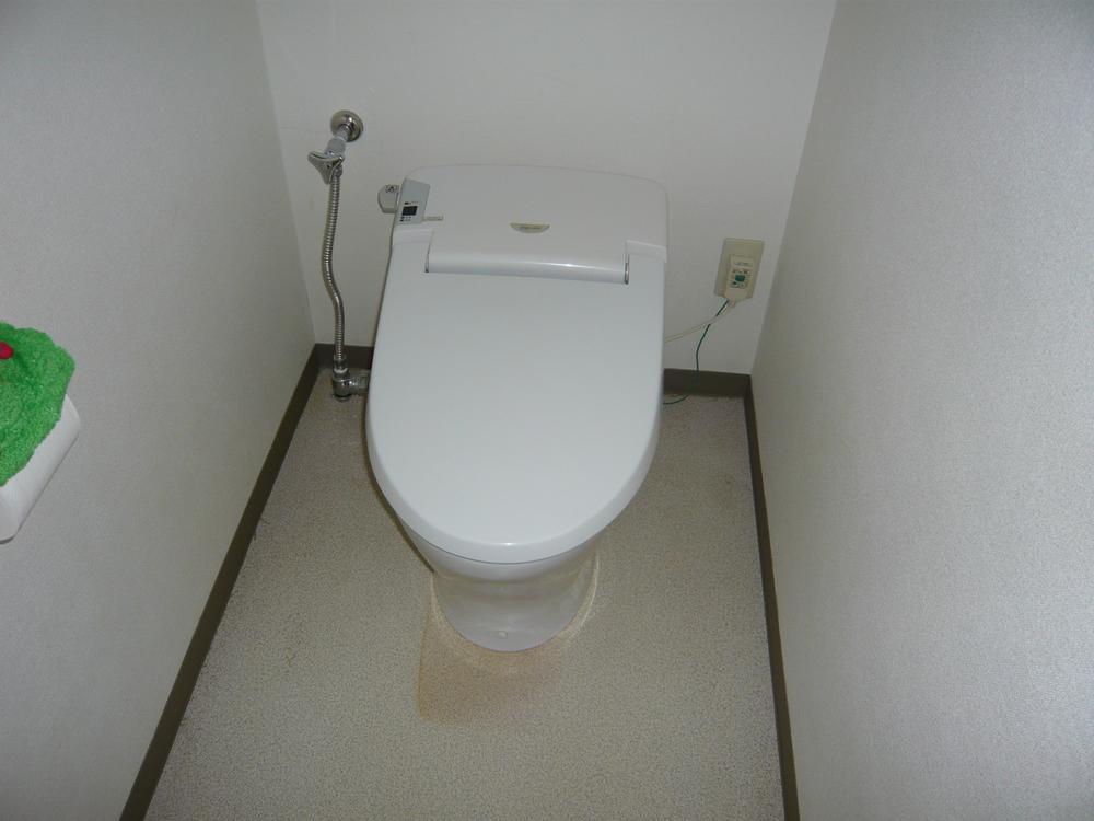 Toilet. Indoor (September 2013) Shooting