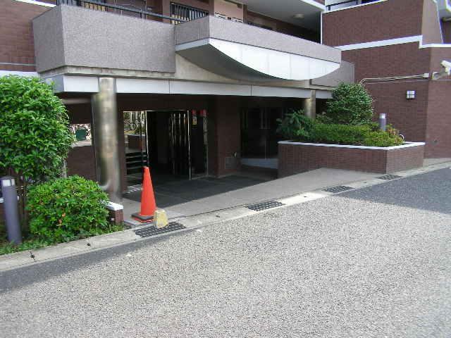 Entrance. Common areas