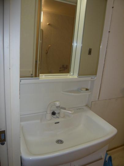 Wash basin, toilet. Indoor (February 2013) Shooting
