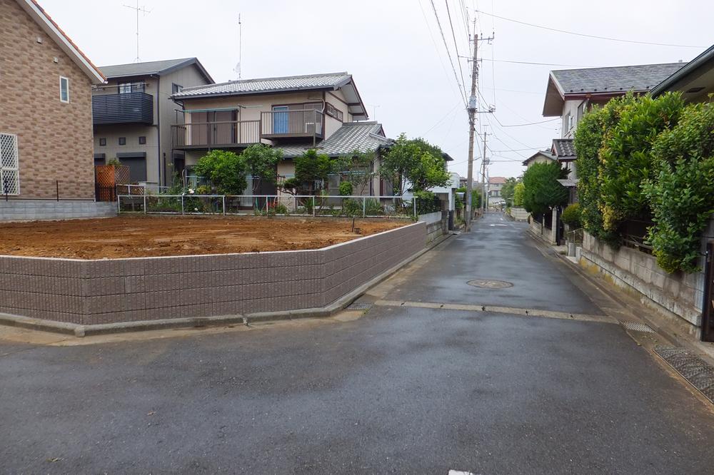 Local photos, including front road. Local (June 2013) Shooting East side