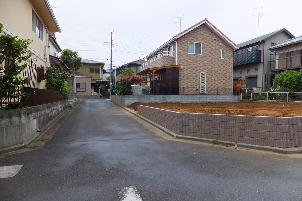 Local photos, including front road. Local (June 2013) Shooting South