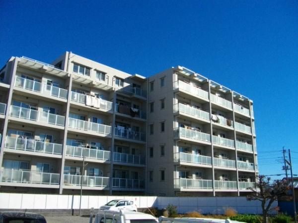 Local appearance photo. 2008 Built in Built shallow apartment, Located a 2-minute walk to the station