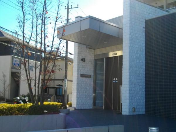 Entrance. Auto-lock with a TV monitor of the peace of mind, Delivery Box equipped