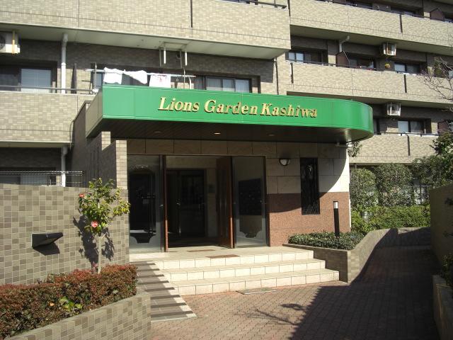 Entrance. Common areas