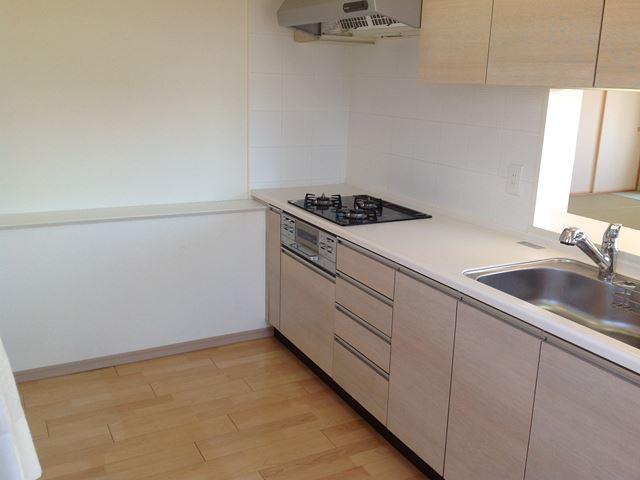 Kitchen. Bright kitchen water purifier shower faucet there is a large window to the north and west. Stove is clean Ease glass top.