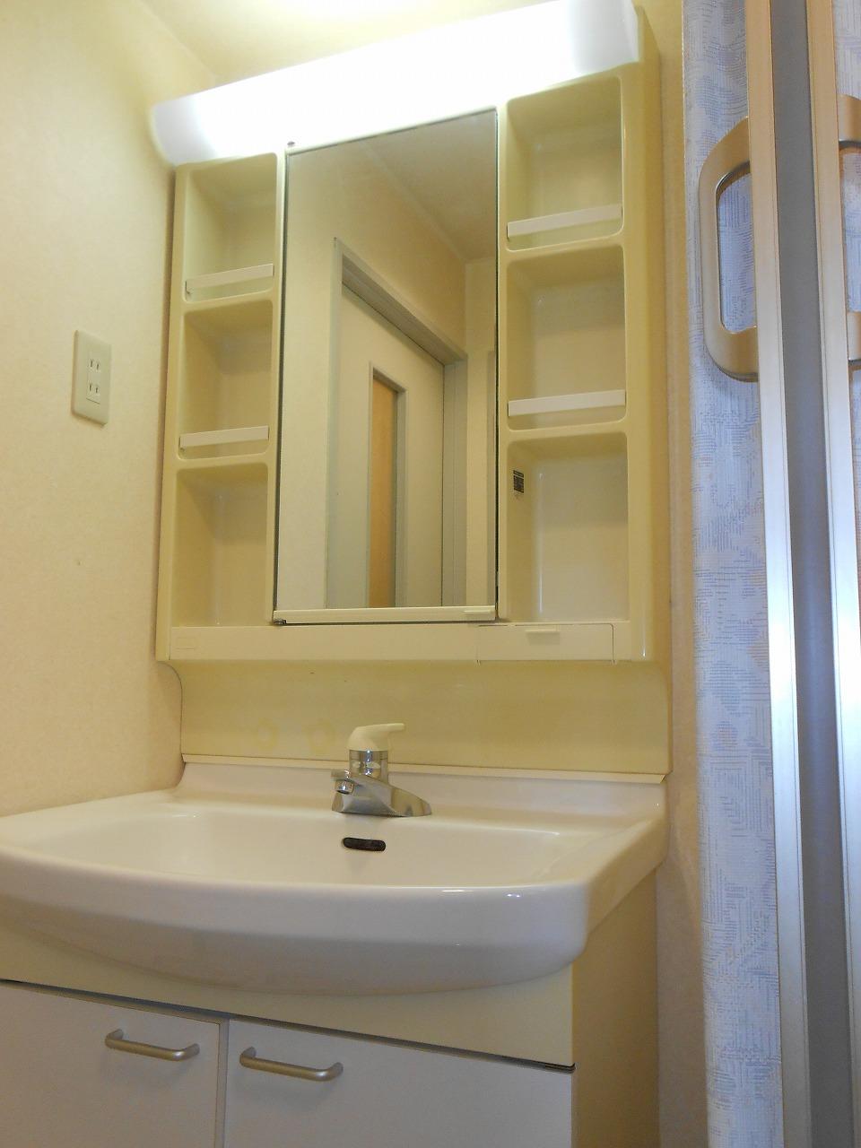 Wash basin, toilet