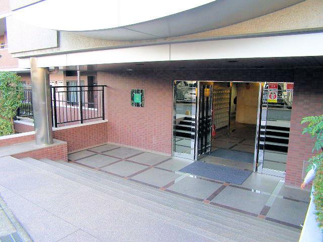 Entrance. Common areas