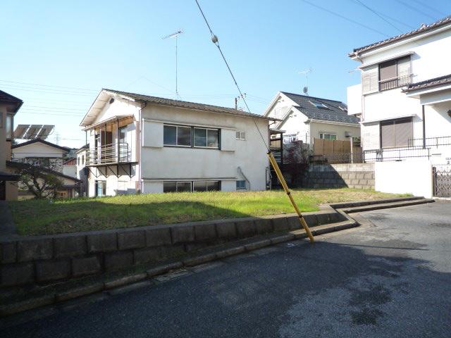 Local photos, including front road. Local (12 May 2013) Shooting