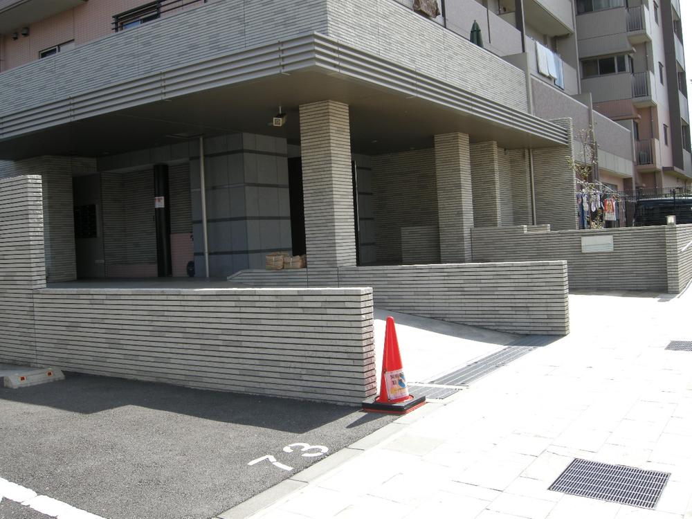 Entrance. Common areas