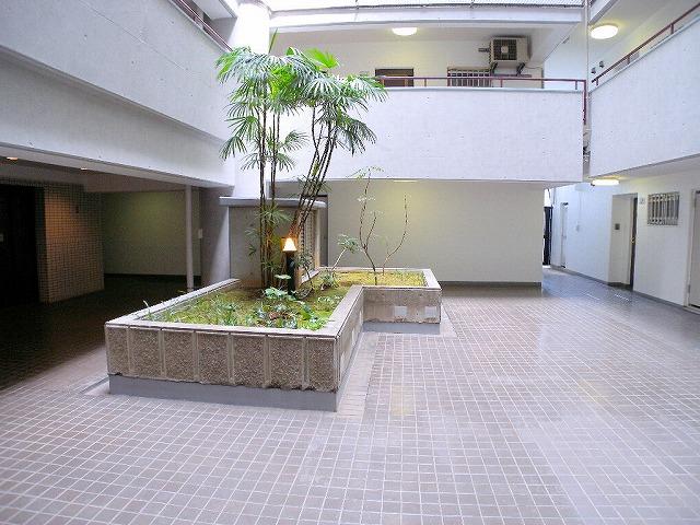 Entrance. Local (July 2013) Shooting