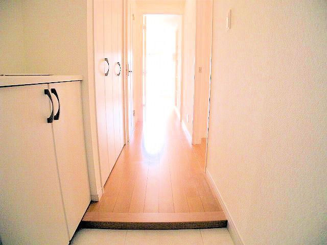 Entrance. Local (August 2013) Shooting