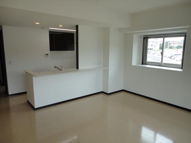 Living. ◆ It is living with floor heating.