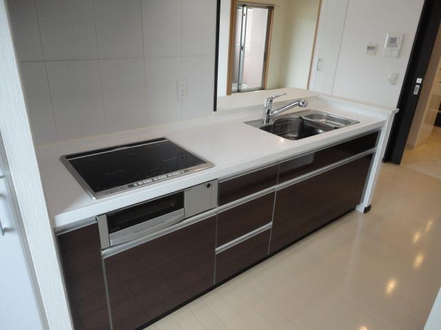 Kitchen. ◆ Popular counter kitchen!