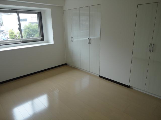 Non-living room. ◆ There is plenty of closet in the spacious 7.1 tatami rooms.