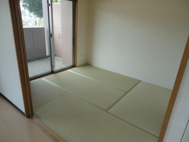 Non-living room. ◆ There is also a Japanese-style room.